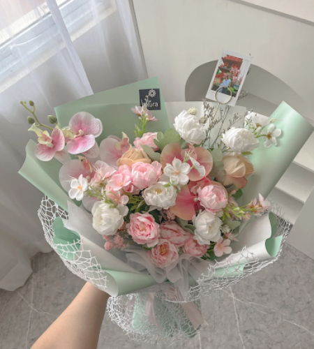 About alasan bunga artificial adalah pilihan yang tepat untuk hadiah wisuda